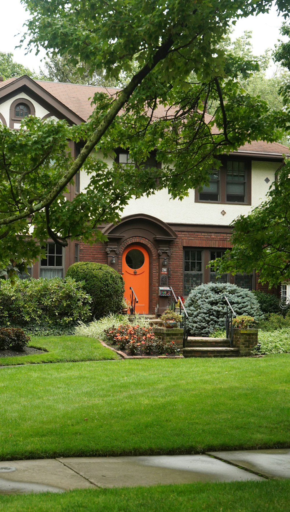 Well maintained garden and lawn